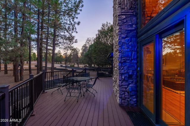 2214 Mountain Lion Lane, Overgaard, AZ 85933