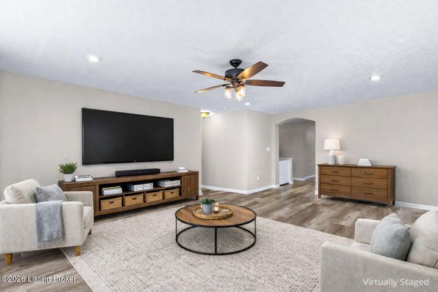 214 Garnette Ct, Mt Washington, KY 40047