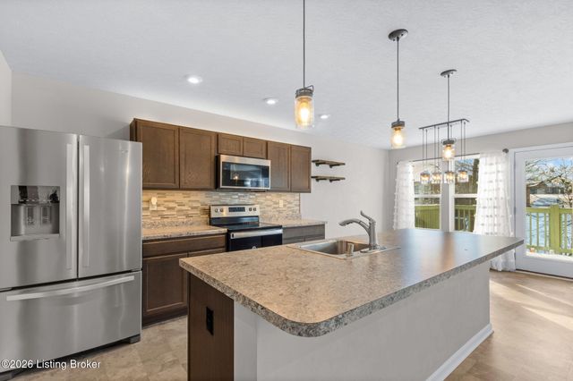 214 Garnette Ct, Mt Washington, KY 40047