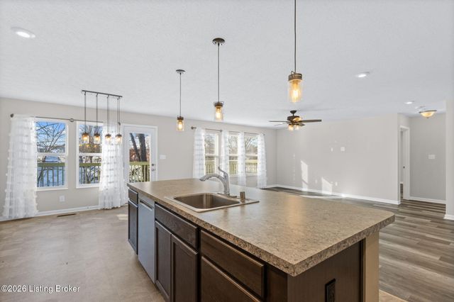 214 Garnette Ct, Mt Washington, KY 40047