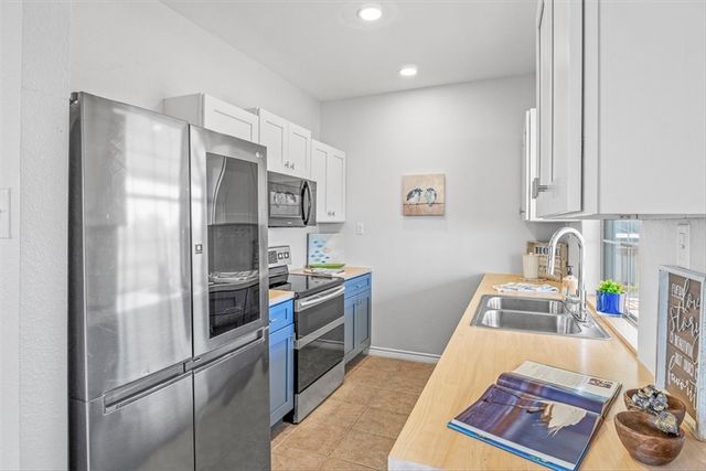 128 Saint Charles W, Rockport, TX 78382