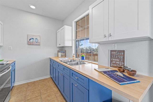 128 Saint Charles W, Rockport, TX 78382