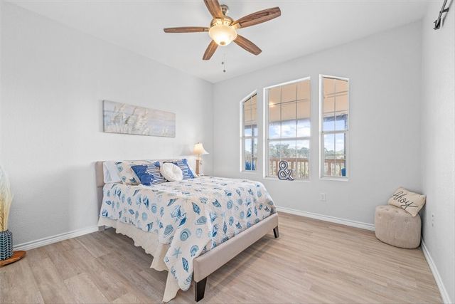 128 Saint Charles W, Rockport, TX 78382