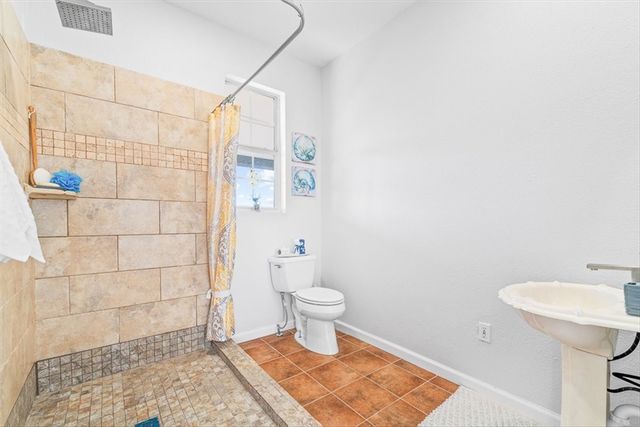 128 Saint Charles W, Rockport, TX 78382