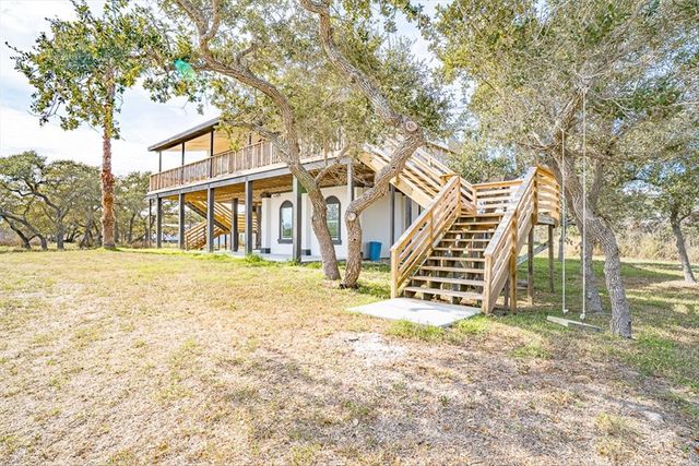 128 Saint Charles W, Rockport, TX 78382