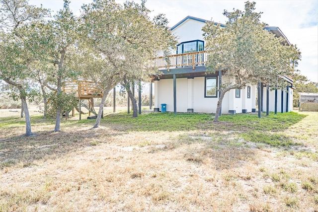 128 Saint Charles W, Rockport, TX 78382