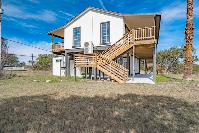 128 Saint Charles W, Rockport, TX 78382