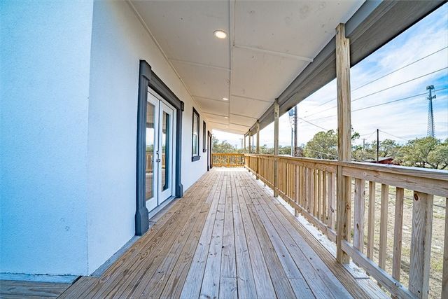 128 Saint Charles W, Rockport, TX 78382