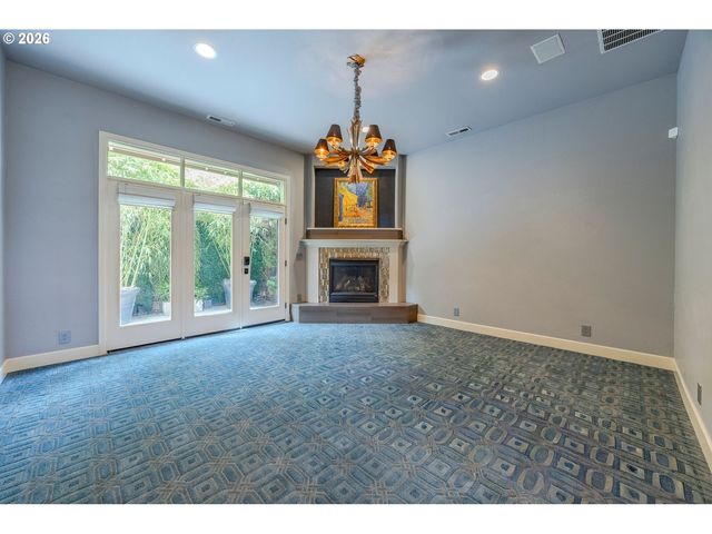2073 LAKE WIND Dr, Eugene, OR 97408