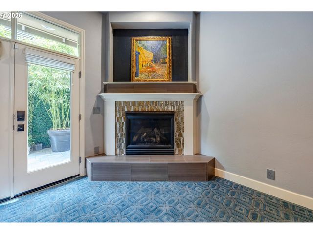 2073 LAKE WIND Dr, Eugene, OR 97408