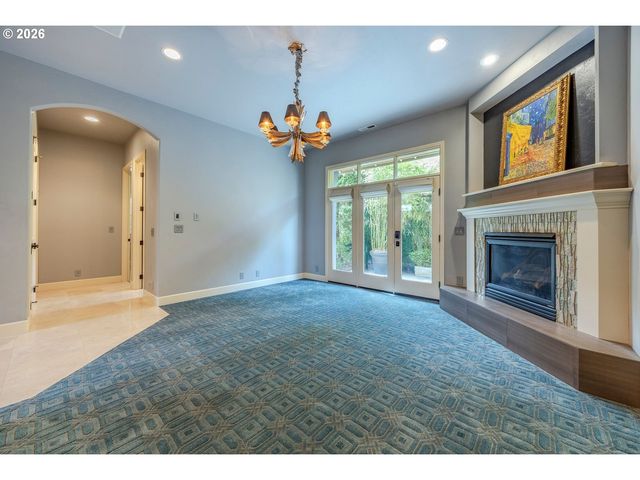 2073 LAKE WIND Dr, Eugene, OR 97408