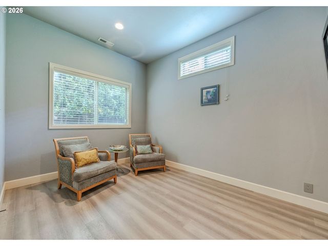 2073 LAKE WIND Dr, Eugene, OR 97408