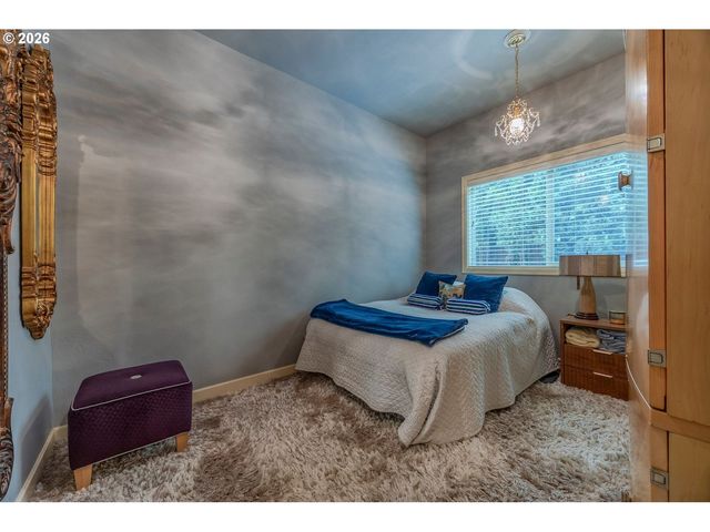 2073 LAKE WIND Dr, Eugene, OR 97408