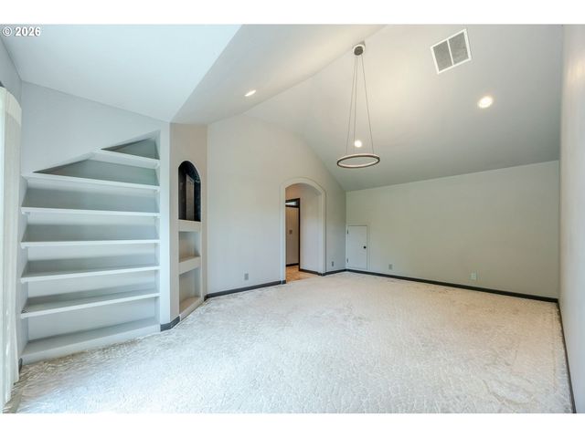 2073 LAKE WIND Dr, Eugene, OR 97408