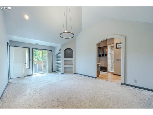 2073 LAKE WIND Dr, Eugene, OR 97408