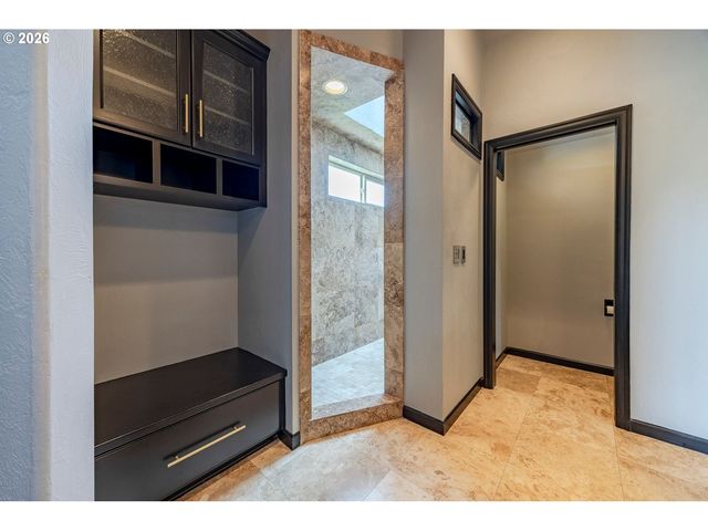 2073 LAKE WIND Dr, Eugene, OR 97408