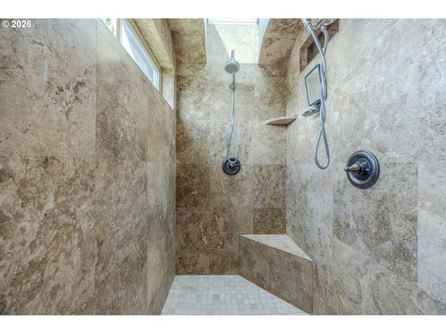 2073 LAKE WIND Dr, Eugene, OR 97408