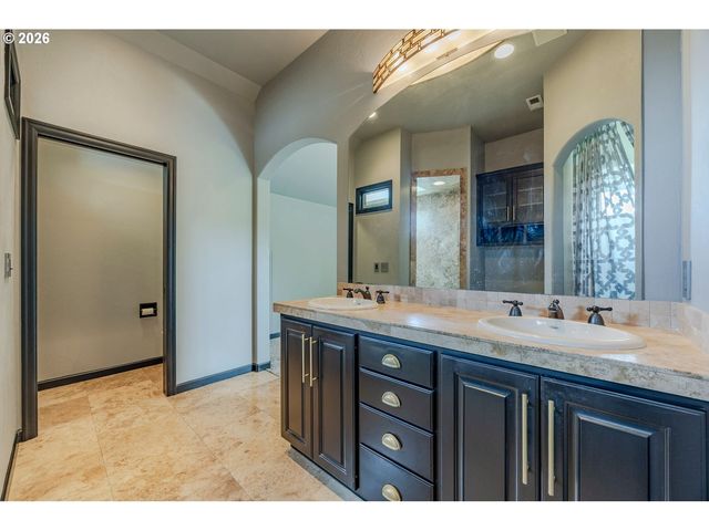 2073 LAKE WIND Dr, Eugene, OR 97408