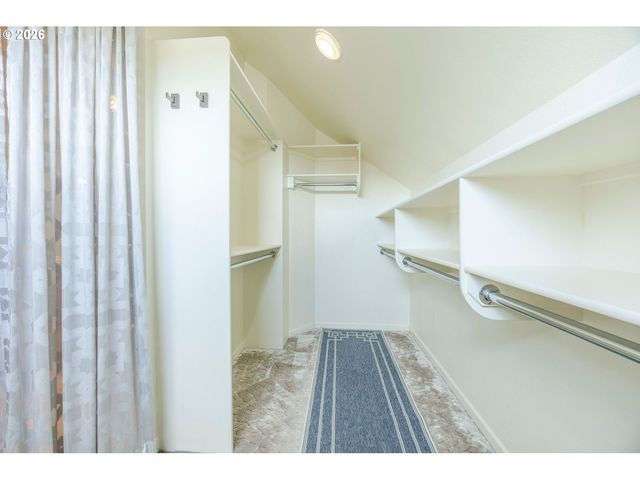 2073 LAKE WIND Dr, Eugene, OR 97408