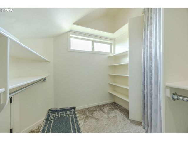 2073 LAKE WIND Dr, Eugene, OR 97408