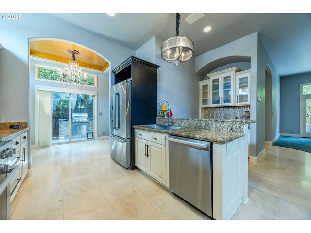 2073 LAKE WIND Dr, Eugene, OR 97408