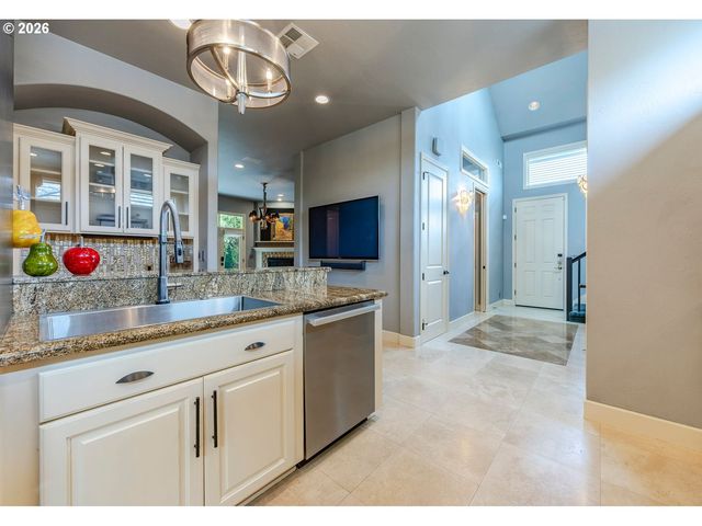 2073 LAKE WIND Dr, Eugene, OR 97408