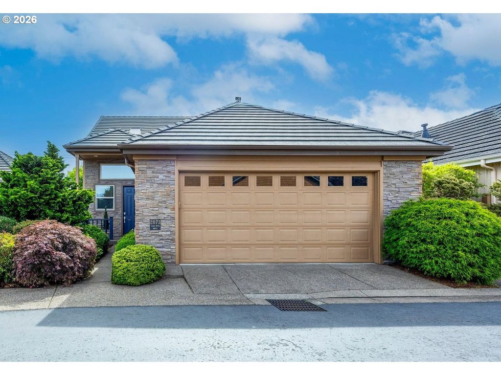 2073 LAKE WIND Dr, Eugene, OR 97408