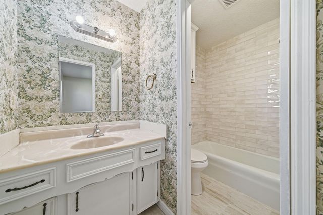 122 White Cedar Street, Houston, TX 77015