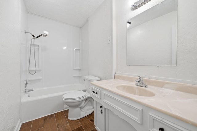 122 White Cedar Street, Houston, TX 77015