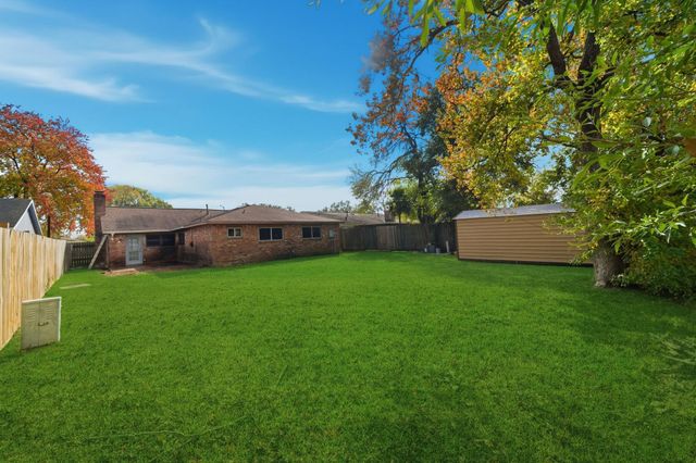 122 White Cedar Street, Houston, TX 77015