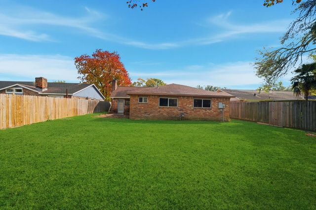 122 White Cedar Street, Houston, TX 77015