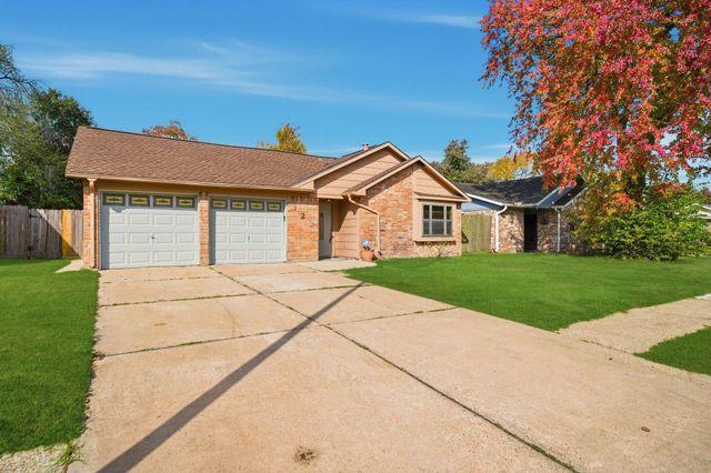 122 White Cedar Street, Houston, TX 77015