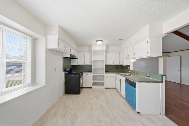 122 White Cedar Street, Houston, TX 77015