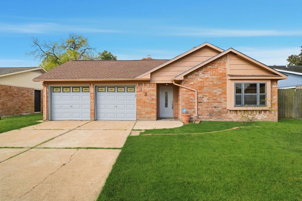 122 White Cedar Street, Houston, TX 77015