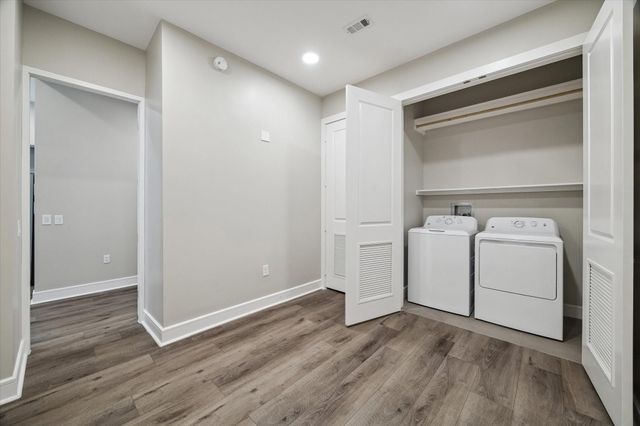 9757 Katy Freeway 2014, Houston, TX 77024
