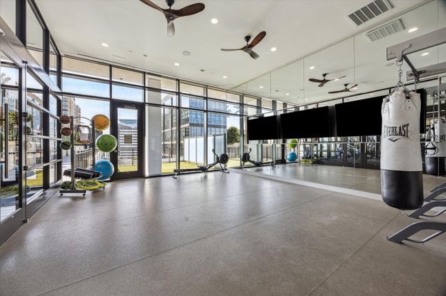 9757 Katy Freeway 2014, Houston, TX 77024