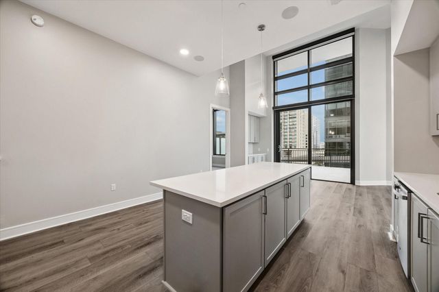 9757 Katy Freeway 2014, Houston, TX 77024