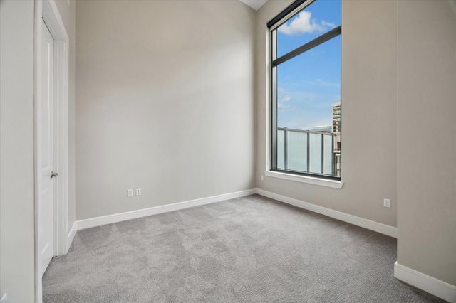 9757 Katy Freeway 2014, Houston, TX 77024