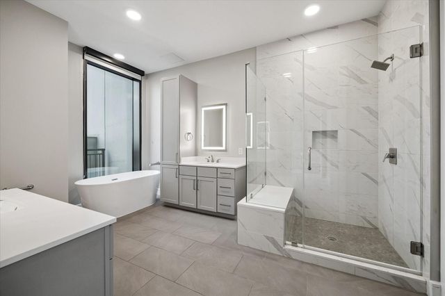 9757 Katy Freeway 2014, Houston, TX 77024