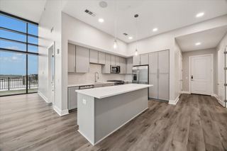 9757 Katy Freeway 2014, Houston, TX 77024