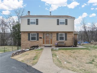 5195 Janie Dr, Baldwin Twp, PA 15227
