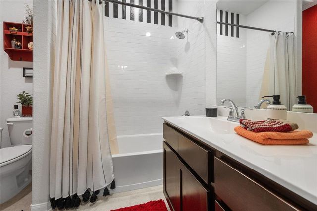 181 Durian LOOP, Buda, TX 78610