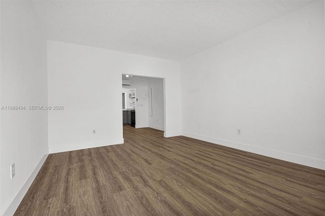 319 80th St 8, Miami Beach, FL 33141