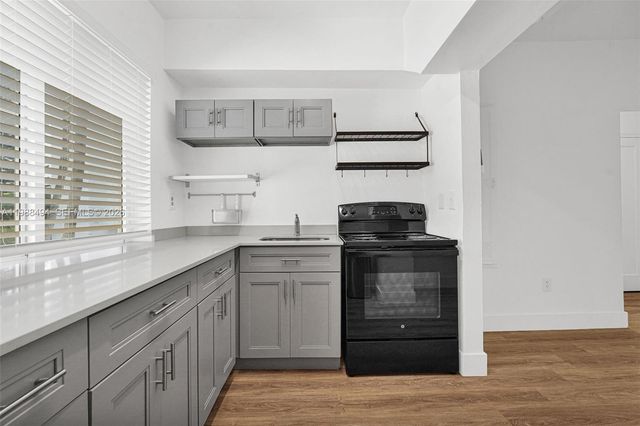 319 80th St 8, Miami Beach, FL 33141