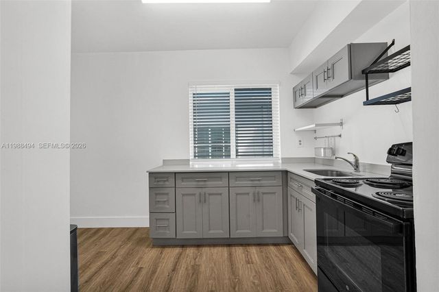 319 80th St 8, Miami Beach, FL 33141