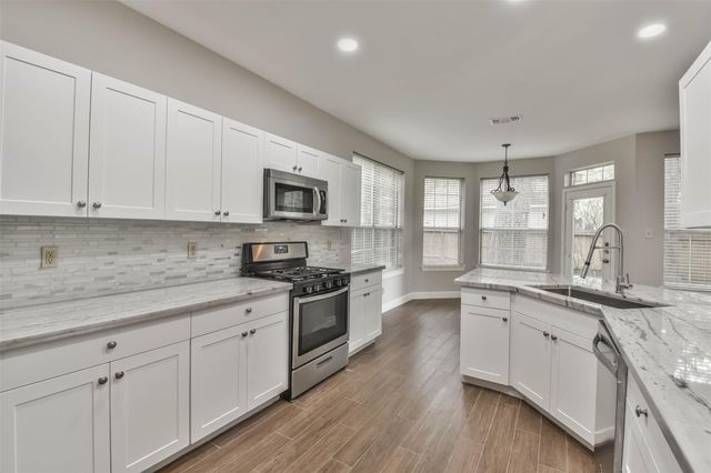 15 Shinyrock Place, The Woodlands, TX 77381