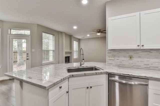 15 Shinyrock Place, The Woodlands, TX 77381