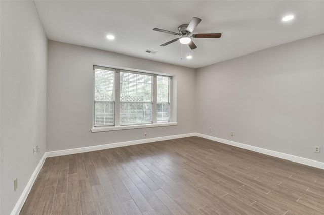 15 Shinyrock Place, The Woodlands, TX 77381