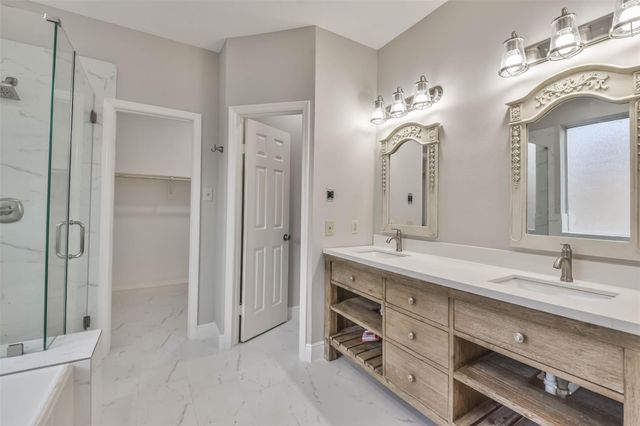 15 Shinyrock Place, The Woodlands, TX 77381