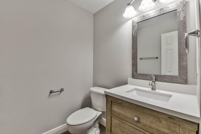 15 Shinyrock Place, The Woodlands, TX 77381
